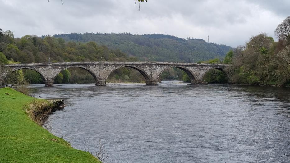 pont de dunkeld sur la rivière Tay